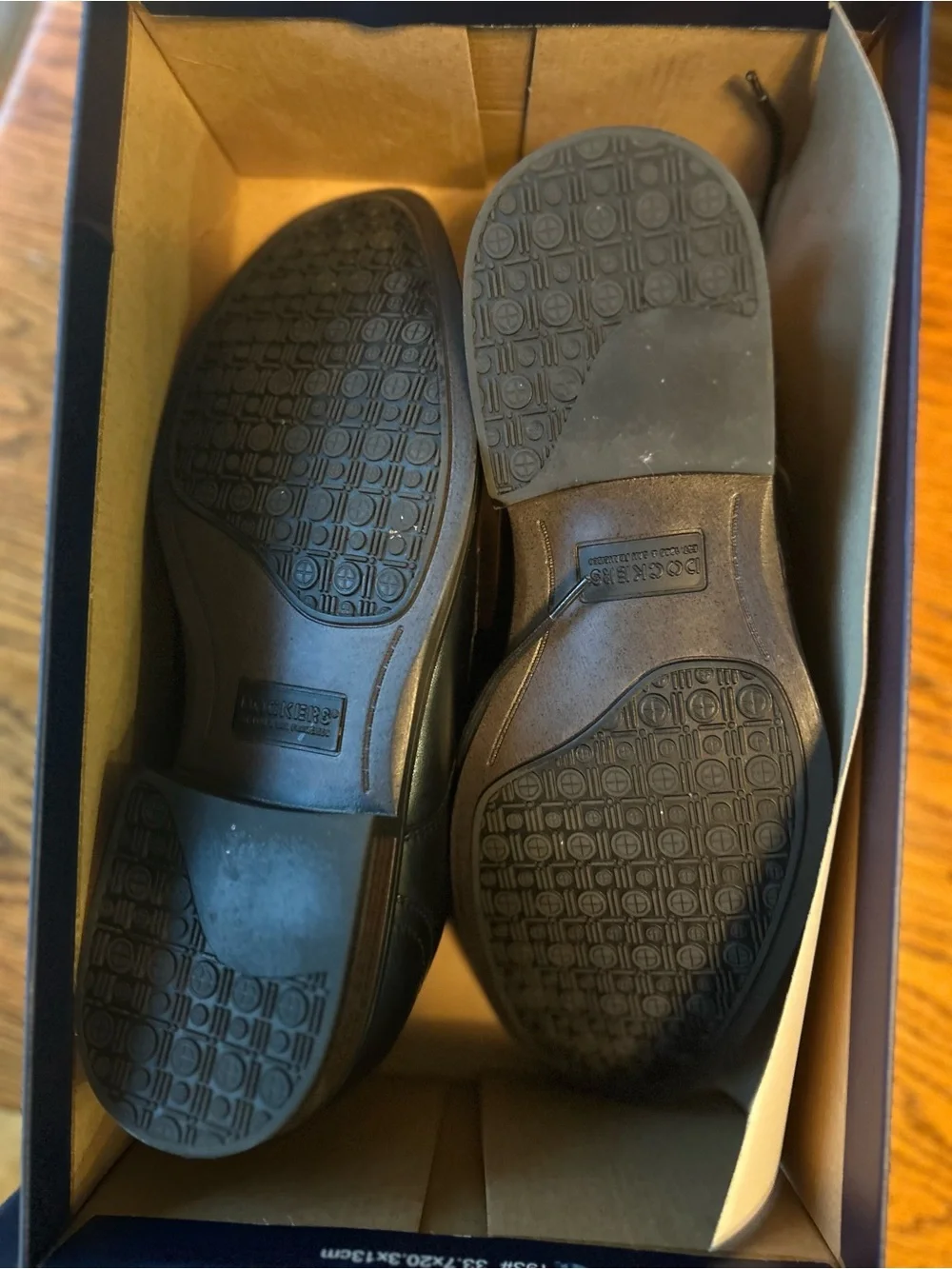 Dockers Garfield dress shoe 9w. New in the box.